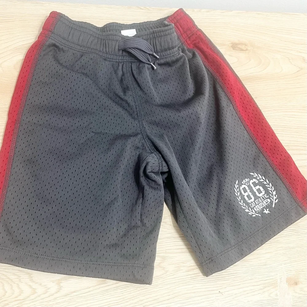 GapKids Boys Mesh Athletic Basketball Shorts Gray Red Drawstring Youth Small 6-7